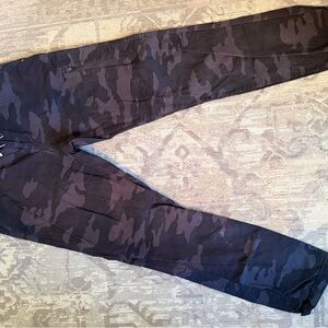 Vuori Dark Patterned Pants